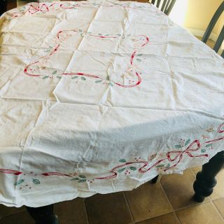 Vtg Christmas table cloth cotton white holly ribbon round embroidery 63 