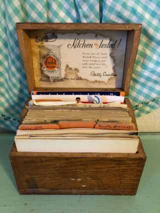 Vintage Gold Medal Flour Recipe Box Filled With Cards Texas Estate Wooden