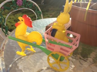 1950s Vintage Rosen/Rosbro Plastic Easter Express Rabbit & Chicken Pulling Cart 3