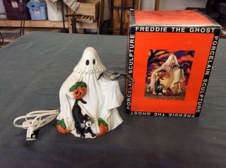 Freddie The Ghost Prettique Inc.  1991 Porcelain Light Up Figurine W - Bat - Black Cat