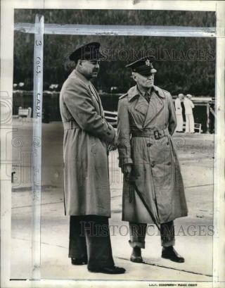 1942 Press Photo Wwii Commanders J.  Dewitt & A.  Isbell At Naval Air Station,  Ak