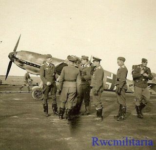 Best Luftwaffe Pilots Conferring By Camo Me - 109 Fighter Plane On Airfield
