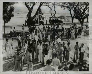 1941 Press Photo Philippine Soldiers Enlist In Us Army At Fort Mckinley,  Manila