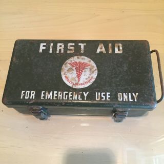 Vintage Wwii Us Army Medical Dept.  Jeep First Aid Kit Metal Box - Davis Emergency