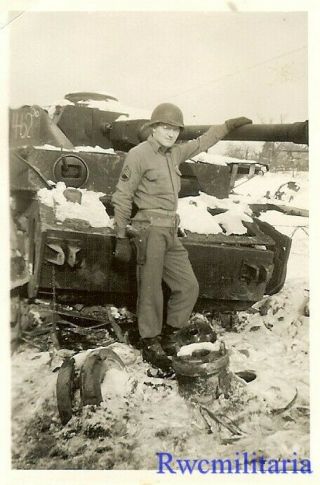 BEST US Soldier Posed on KO’d German Pzkw.  IV Panzer Tank in Winter; 1945 2