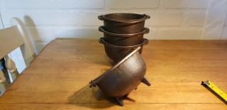 Vintage Set Of 4 Cast Iron Small 3 Footed Caldron With Wire Handle