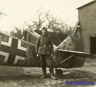 Best German Rad Soldier By Camo Luftwaffe Me - 109 Fighter Plane On Airfield