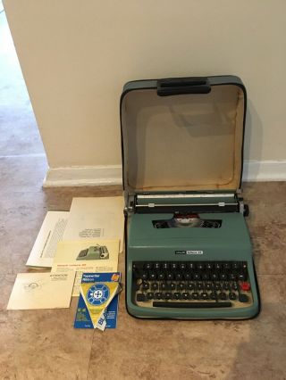 Vintage Olivetti Lettera 32 Portable Typewriter W/ Case &