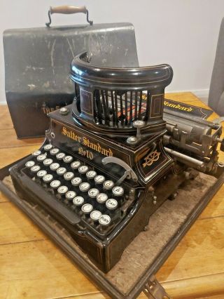 Salters Standard No.  10 " Typewriter With Case