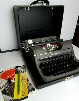 Antique Vtg 1948 Underwood Champion Typewriter Portable W/case Classy Gray