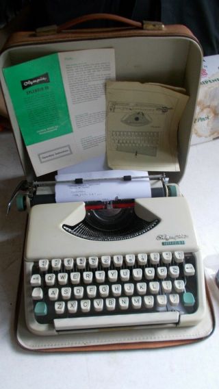 Vintage Olympia Splendid 33 Cursive Script Typewriter with zip up case 2