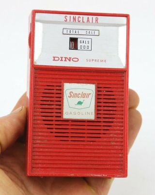 Dino Sinclair Gasoline Oil Advertising Gas Pump Mode Six Transistor Radio Red