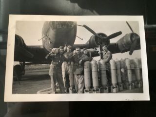 Ww2 1943 Photo The Belle Of San Joaquin B - 17 Bomber Plane,  Bombs & Crew