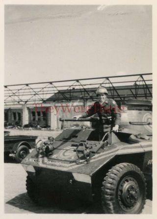 Wwii Photo - 1st Infantry Division - Us Gi W/ M8 Greyhound? Armored Car " C " Btry