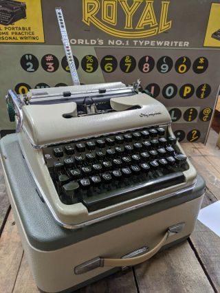 Cleaned/serviced 1960 Olympia Sm2 Portable Typewriter (cursive Script)
