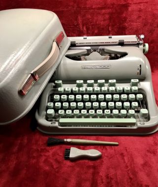 Hermes 3000 Typewriter Sea Foam Green With Case Model 3291511 Cond.