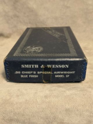 Vintage Smith And Wesson.  38 Chiefs Special Airweight.  Empty Box. 3