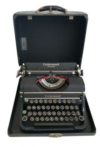 Vintage 1930s Underwood Universal Typewriter With Wood Case