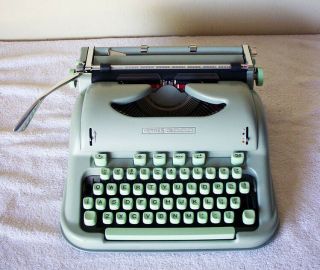 Vintage Hermes 3000 Portable Green Typewriter W/Case Brush and key 2
