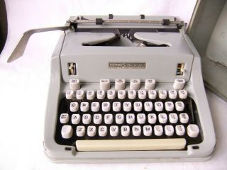 Hermes 3000 Portable Typewriter Pica Type Green & White With Case