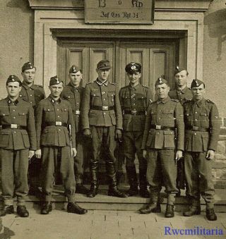Port.  Photo: Rare German Elite Waffen Troops By Barracks; " Inf.  Ers.  Rgt.  34 "