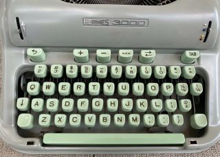 Hermes 3000 Portable Typewriter w Case Made In Switzerland 1965 3