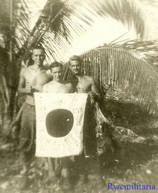 Souvenir Trio Us Soldiers Posed In Jungle W/ Captured Japanese Flag; 1944