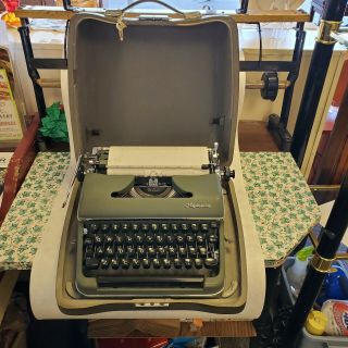 Vintage Olympia Deluxe Portable Typewriter Sm3 With Hard Shell Case