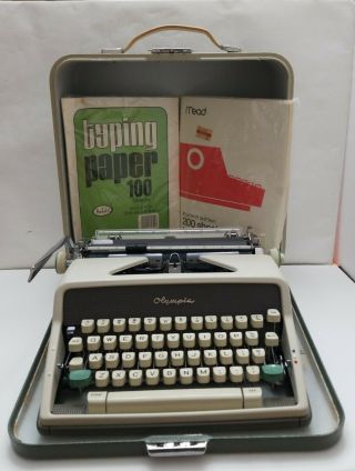 Vintage Olympia Deluxe Werke Ag Wilhelmsh Typewriter Germany W/ Hard Case (read)