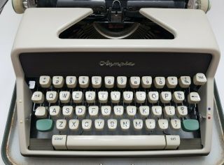 Vintage Olympia Deluxe Werke AG Wilhelmsh Typewriter Germany w/ Hard Case (READ) 2