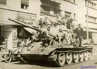 Press Photo: Victorious Russians W/ T - 34 Tank Enter Romanian Capital; 1944