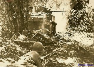 Press Photo: Action Us M3 Stuart Tank Assisting Infantry In Fight; Bougainville