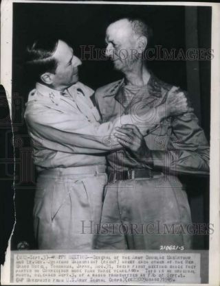 1945 Press Photo Generals Douglas Macarthur And Jonathan Wainwright In Japan