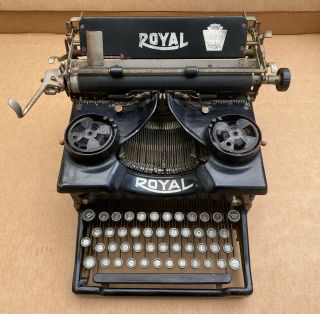 Royal 10 Typewriter 1921 X - 627572.  Beveled Glass Windows.