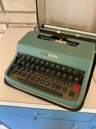 Vintage Mcm Modern Olivetti Lettera 32 Nizzoli Italian Typewriter W/ Case