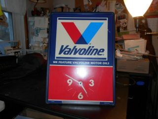 Valvoline Oil Wall Clock Battery Operated 20 " X15 " V - 7360 - 95 Plastic U.  S.  A.