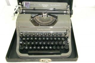 Vintage Underwood Portable Champion Typewriter W/ Case Touch Tuning