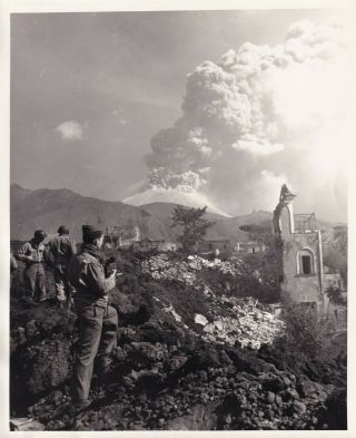 Wwii 8x10 Photo Gis Watch Mt Vesuvius Volcano Eruption 1944 Italy 247