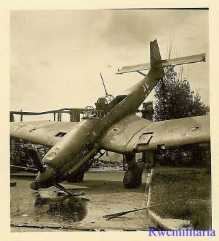Org.  Photo: Us Soldier View Luftwaffe Ju - 87 Stuka Bomber Wreck On Airfield (1)