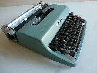 Vintage Olivetti Lettera 32 Typewriter,  Case,  Ribbons /