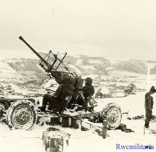 Port.  Photo: At Ready Us Troops In Winter W/ Bofors 40mm Aa Gun At Ready