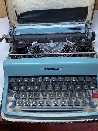 Blue Olivetti Underwood Lettera 32 With Case - Bell Not Ringing
