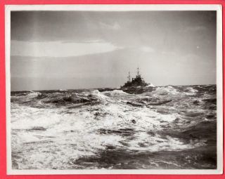 Ww2 British Cruiser Steaming In Choppy Seas 8x10 News Photo