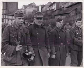Signal Corps 8x10 Photo 2nd Division Captured German Pow Prisoners Hamburg 105