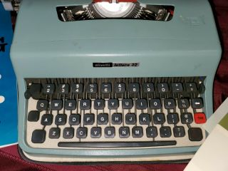 Olivetti Underwood Lettera 32 Vintage Portable Typewriter In Case Italy Small