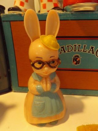 Vtg.  Knickerbocker Mrs Easter Bunny Rabbit Pink / Blue Plastic Rattle W/glasses