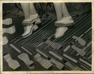 1943 Press Photo Wood Soles To Replace Rubber And Leather Were Created By Elliot