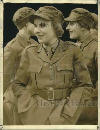 1938 Press Photo Women 