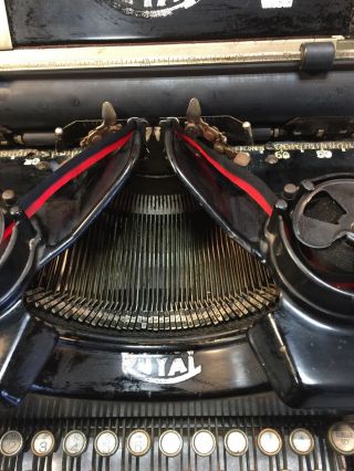 Antique/ Vintage Royal Model 10 Typewriter w/Beveled Glass Sides Great 2