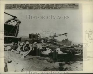 1945 Press Photo Marines Dig For Shelter Against Wrecked Japanese Equipment